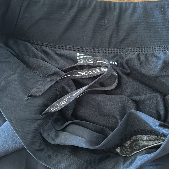 Under Armour fitted black shorts - Picture 5 of 6